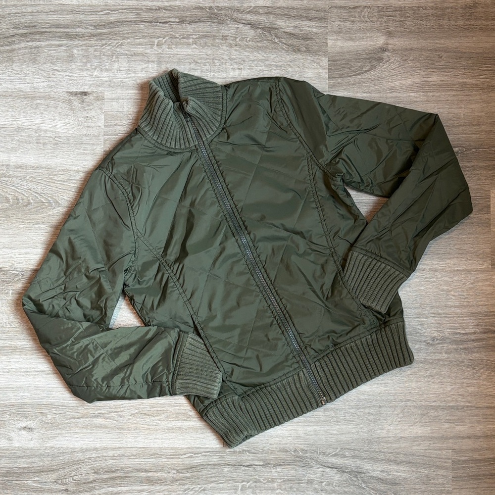 Chroma Sport green quilted zip up jacket